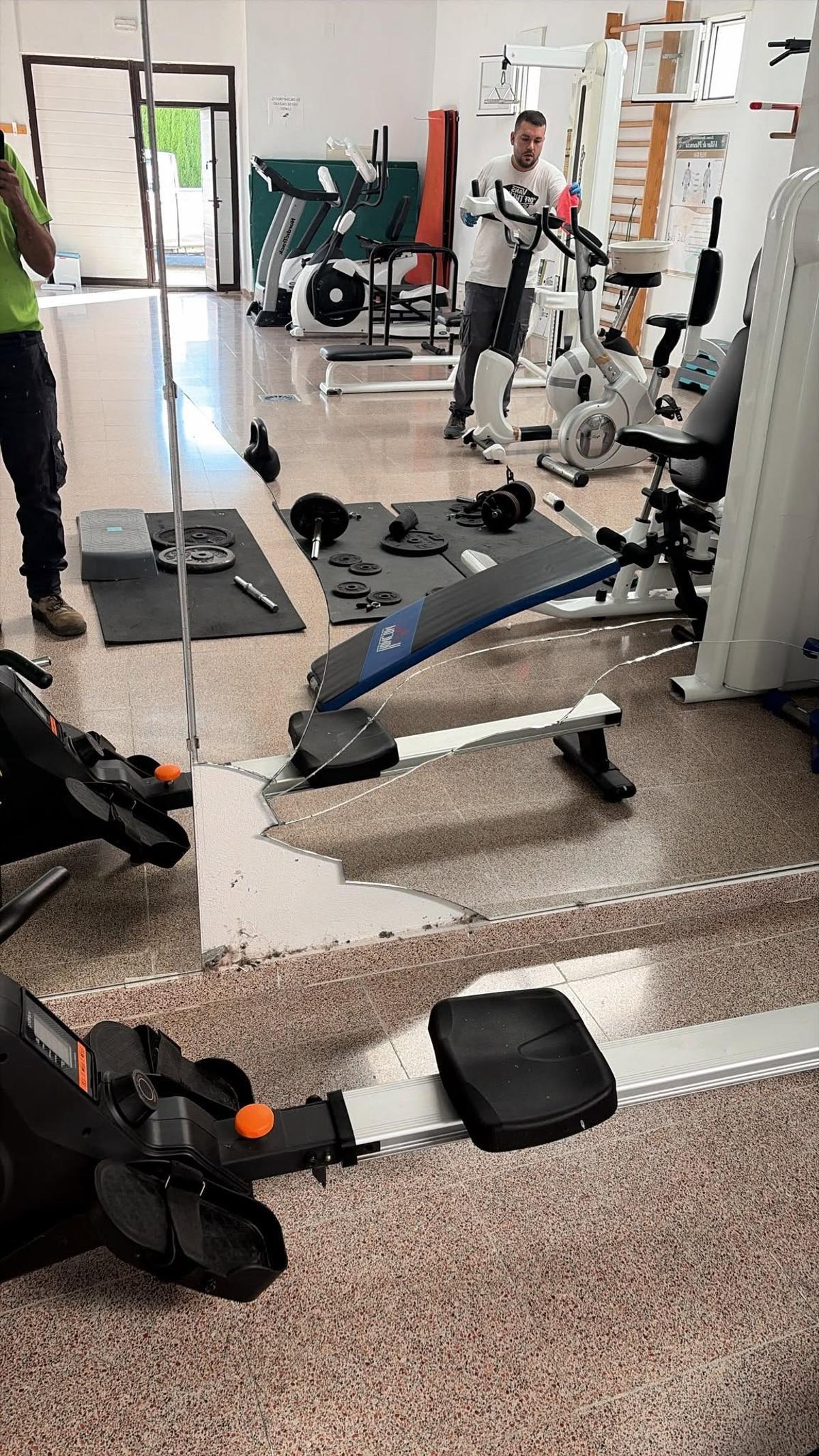 Vandalismo en el gimnasio municipal de Villar de Plasencia.