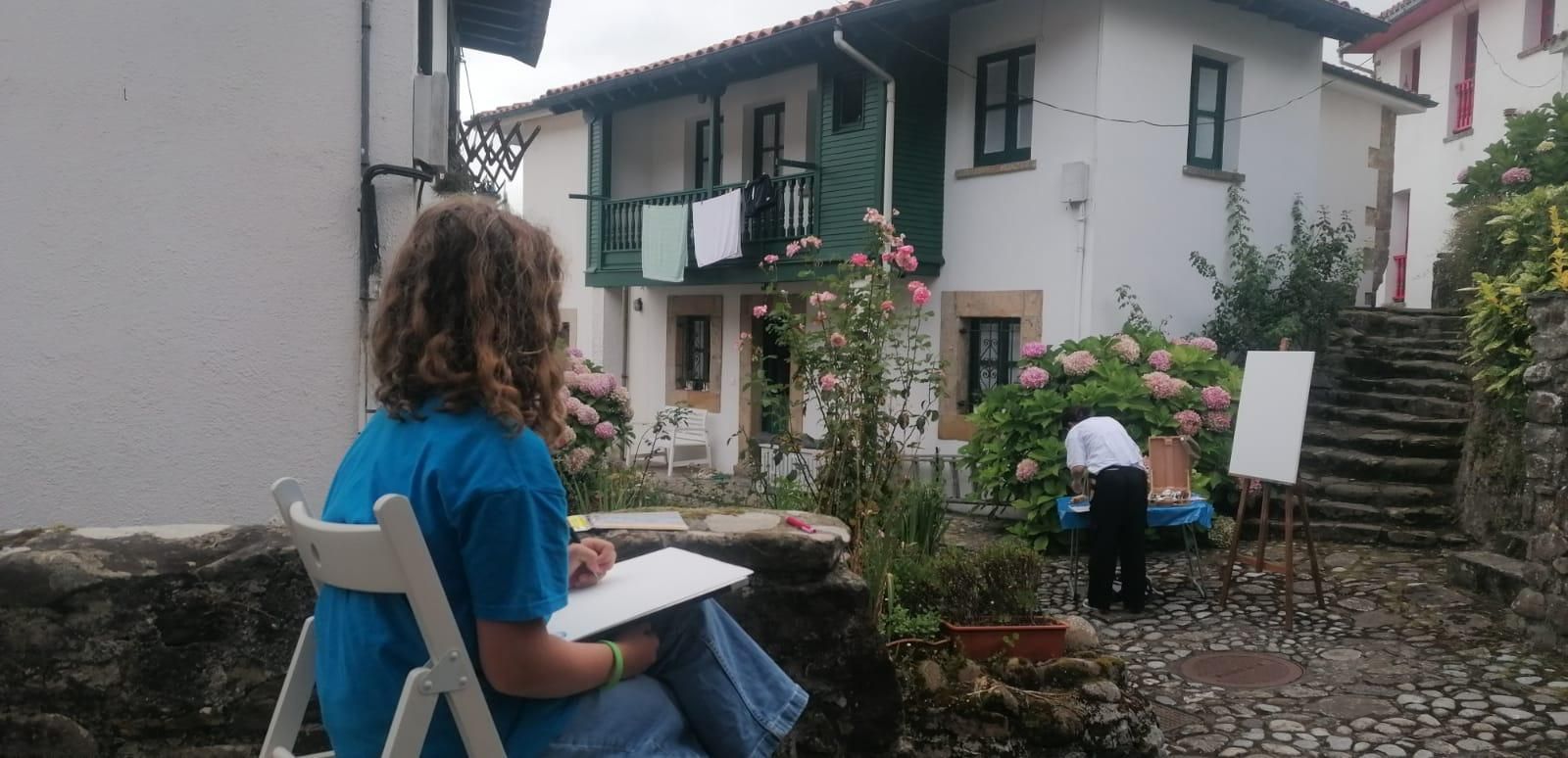 Tazones está hecho un pincel: así fue la gran cita de pintura al aire libre de la localidad marinera