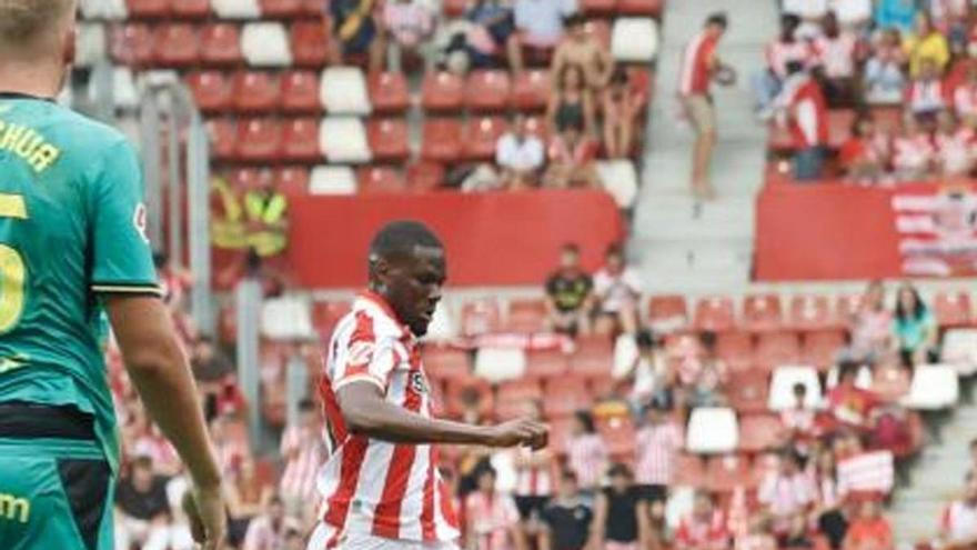 El paso de gigante de Loum: las claves de el crecimiento del jugador del Sporting