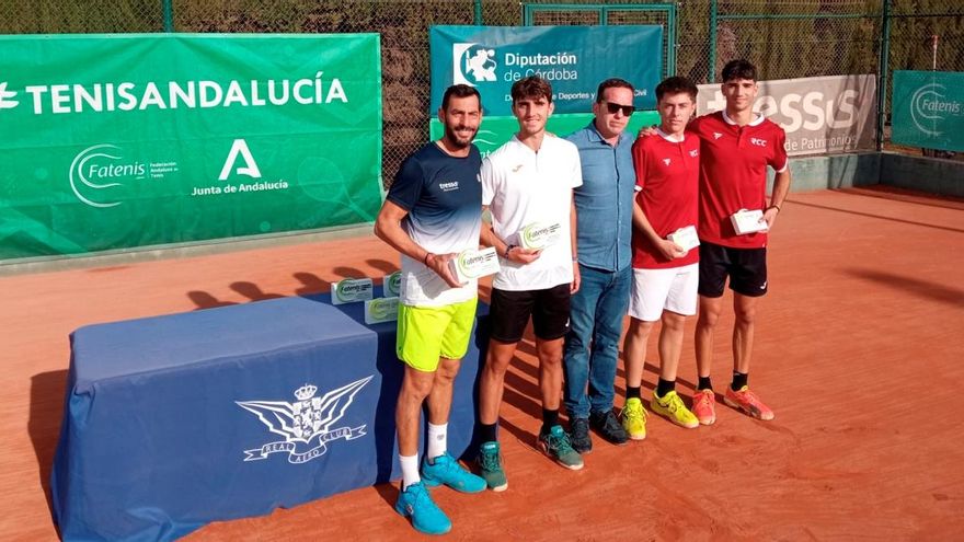 Javi Martínez conquista el título andaluz de tenis en dobles