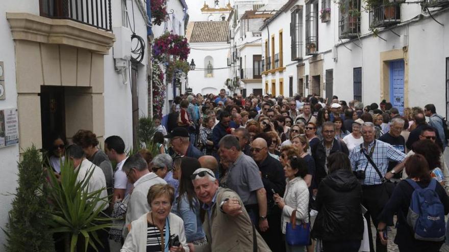 Miles de personas acuden a los patios y dejan una alta ocupación hotelera