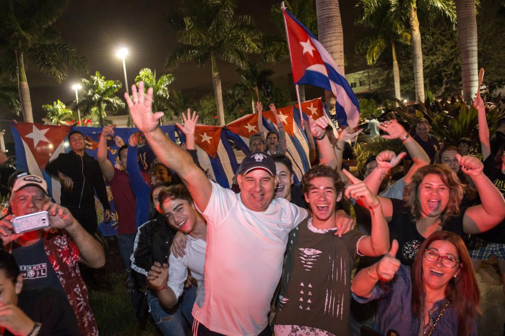 El exilio cubano celebra la muerte de Castro