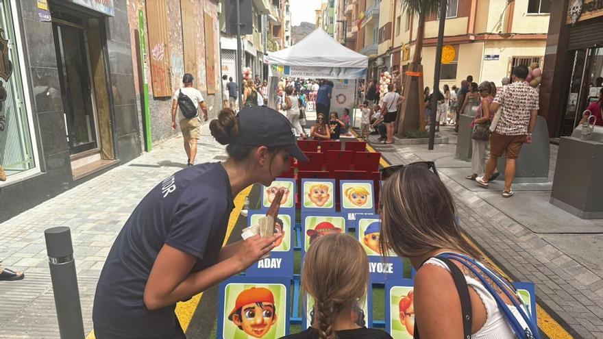 Los vecinos de La Rosa se 'echan' a la calle en una jornada de convivencia