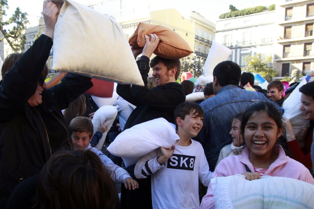 Guerra de almohadas en Valencia