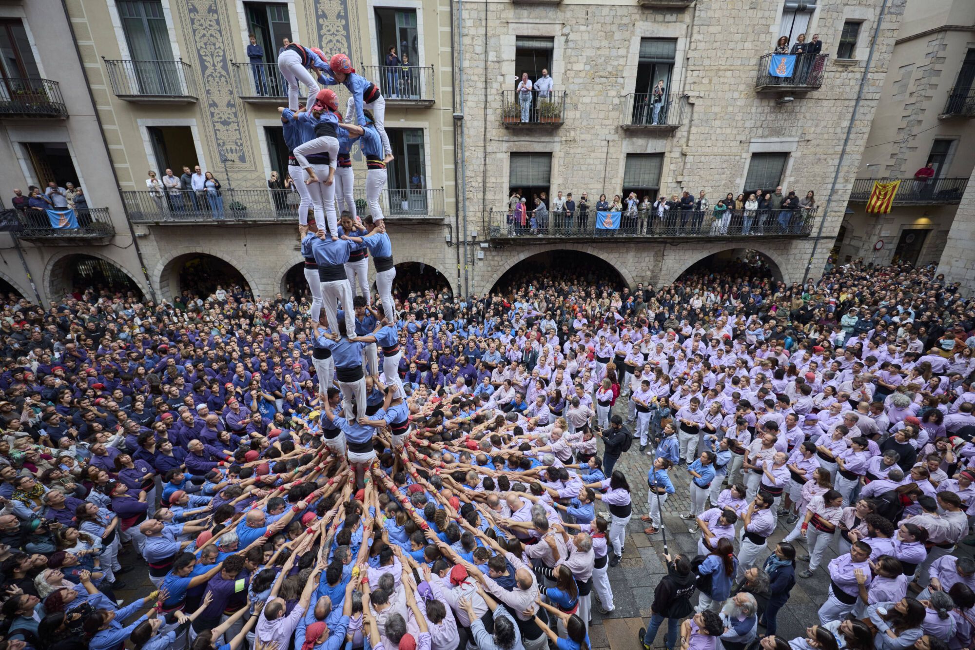 Diada Cartelera amb Els Marrecs de Salt, Capgrossos i Minyons de Terrassa a la plaça del Vi.