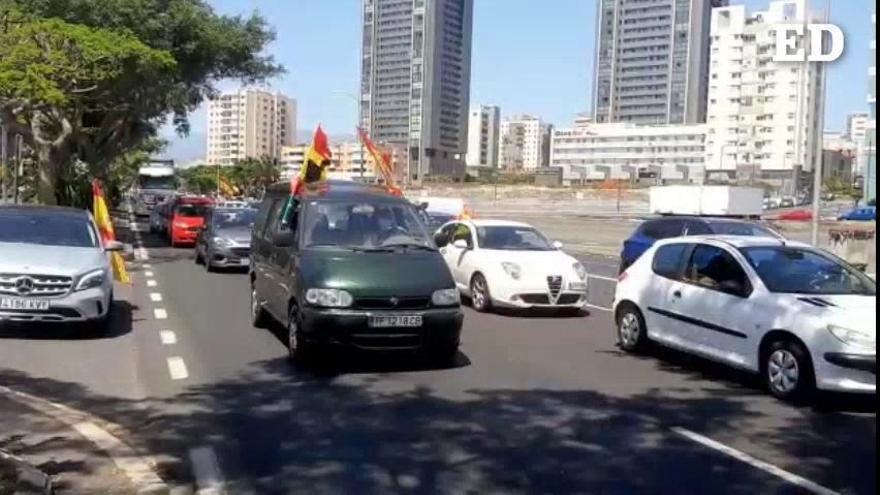 Protestas contra el Gobierno de Sánchez: Cientos de coches secundan en Santa Cruz de Tenerife la protesta de Vox