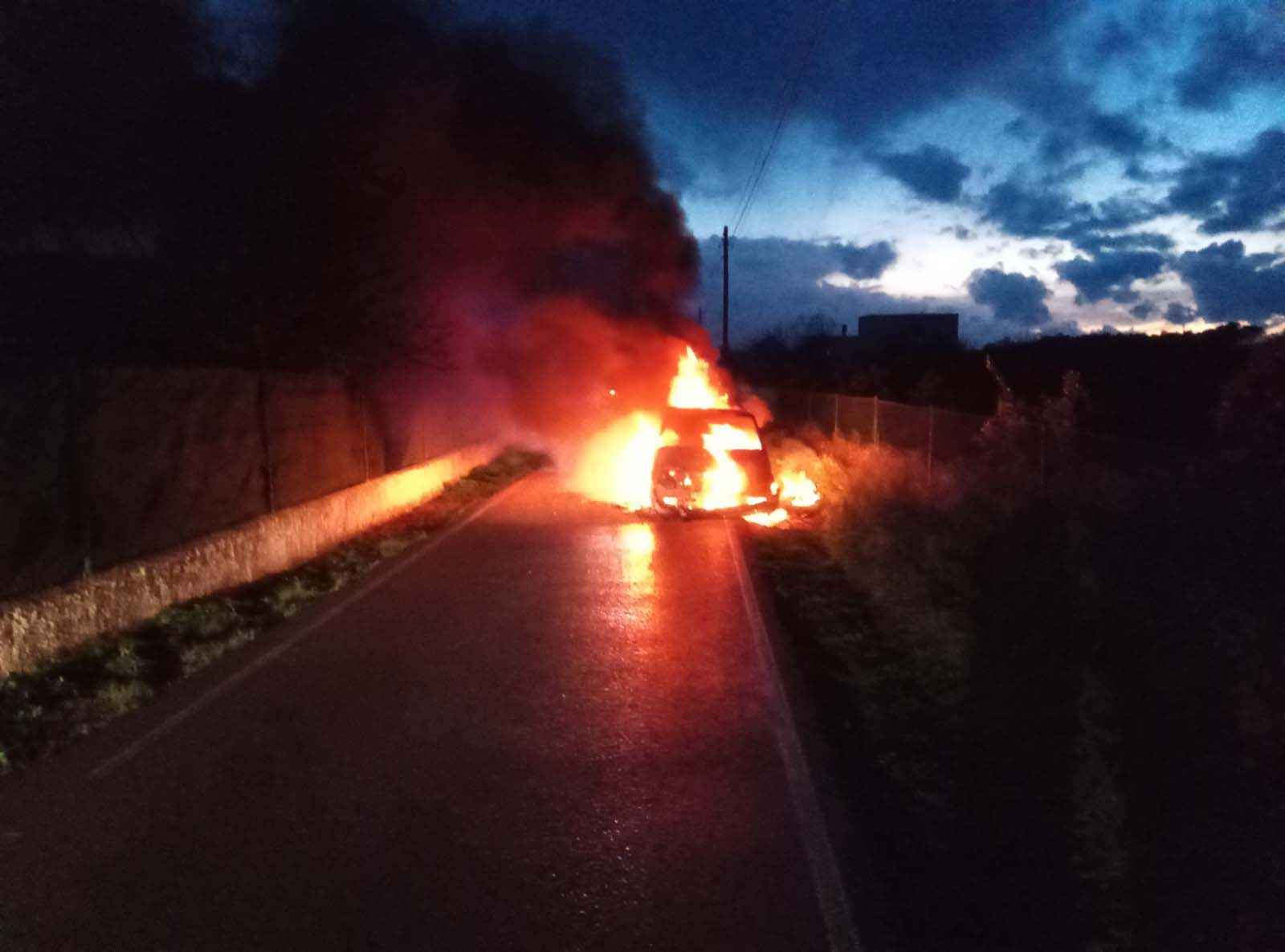 Galería de imágenes del vehículo calcinado en Ibiza