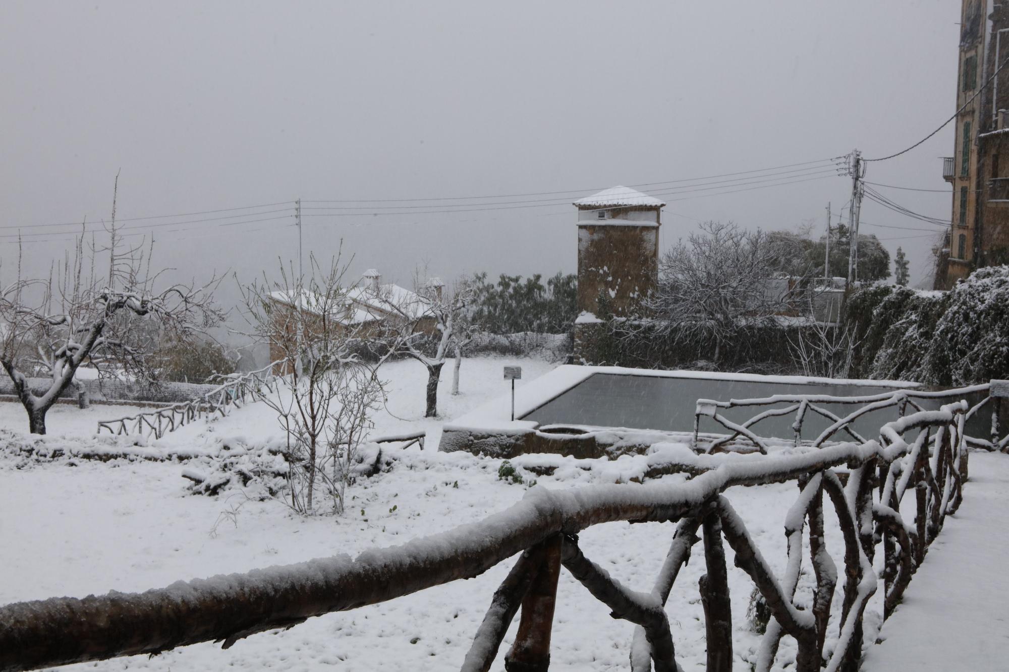 Malerisches Mallorca: Valldemossa im Schnee