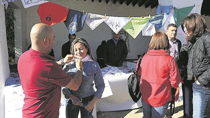 Los vecinos de L’Alcora cumplen con la tradición de la ‘mocadorà’