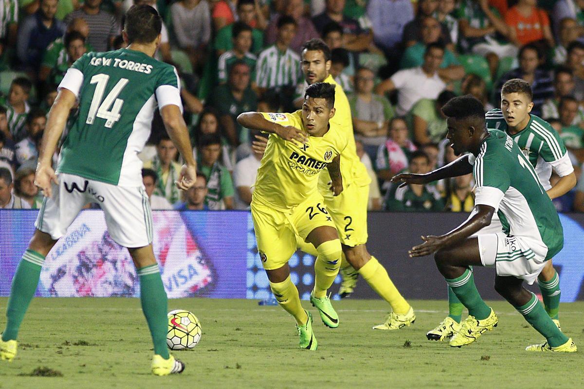 Nahuel Leiva, durante un partido en el Benito Villamarín con el Villarreal en 2016