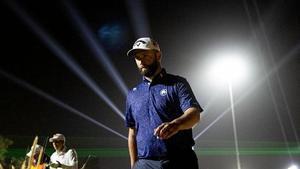 Jon Rahm tuvo un buen debut nocturno en el LIV Golf Riyadh, que se disputa en Arabia Saudita