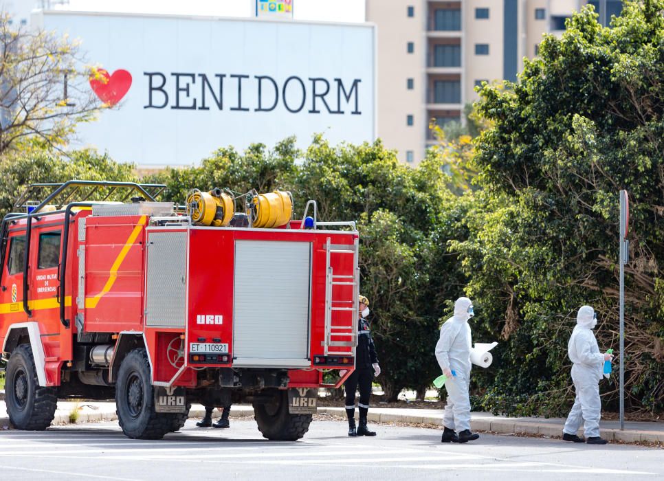 La UME desinfecta la estaciones de autobuses de Benidorm