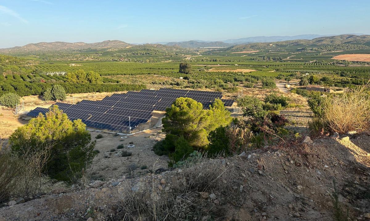 Instalación de placas solares en Pedralba.