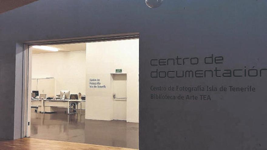 Imagen del acceso al centro de documentación del Centro de Fotografía Isla de Tenerife