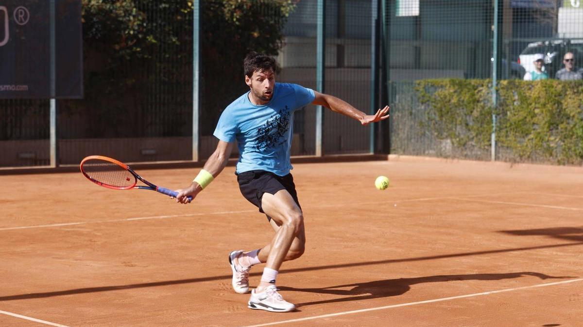 Bernabé Zapata, en uno de sus últimos entrenamientos en el Sporting Club de Tenis de València