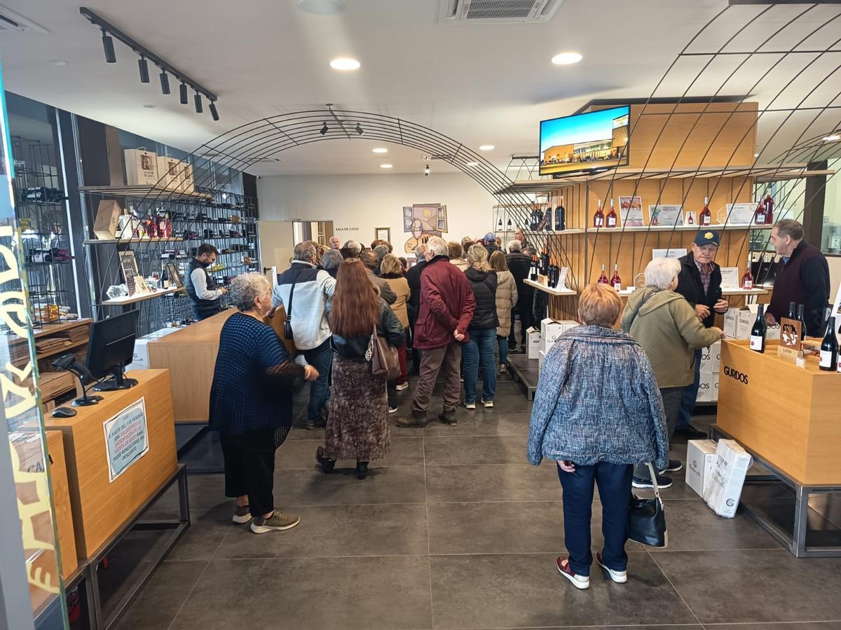 Así fue la animada excursión de cultura y enoturismo de los vecinos de Bonielles, en Llanera, a León Así fue la animada excursión de cultura y enoturismo de los vecinos de Bonielles, en Llanera, a León