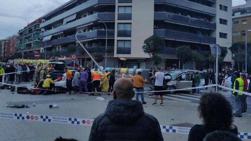 Greu accident amb tres policies ferits al Prat de Llobregat
