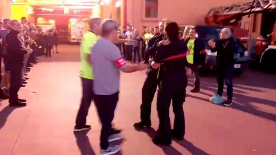 Recibimiento al sargento de Bomberos sancionado por el Ayuntamiento de Málaga