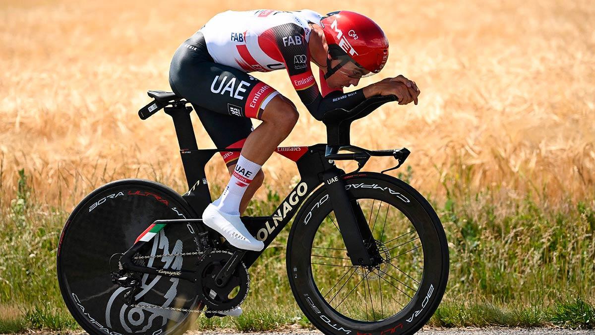 Ayuso, durante la 'crono' del Dauphiné