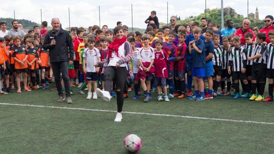 Marta Corredera, jugadora de l&#039;Atlètic de Madrid, va fer la sacada d´honor