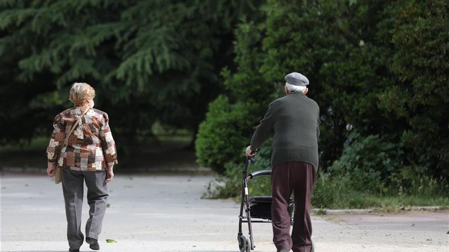 La tasa de envejecimiento extremeña (144,3%) sube 13 puntos desde 2010