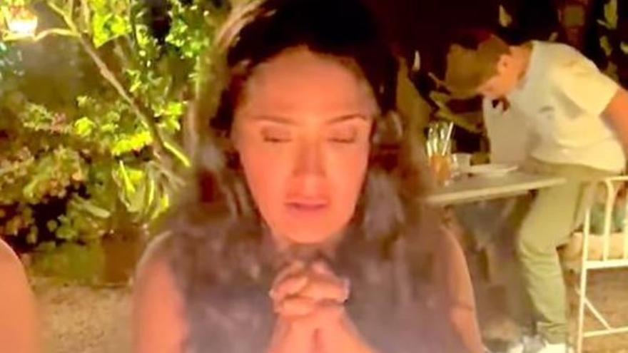Salma Hayek celebra su 58 cumpleaños en un restaurante de Ibiza