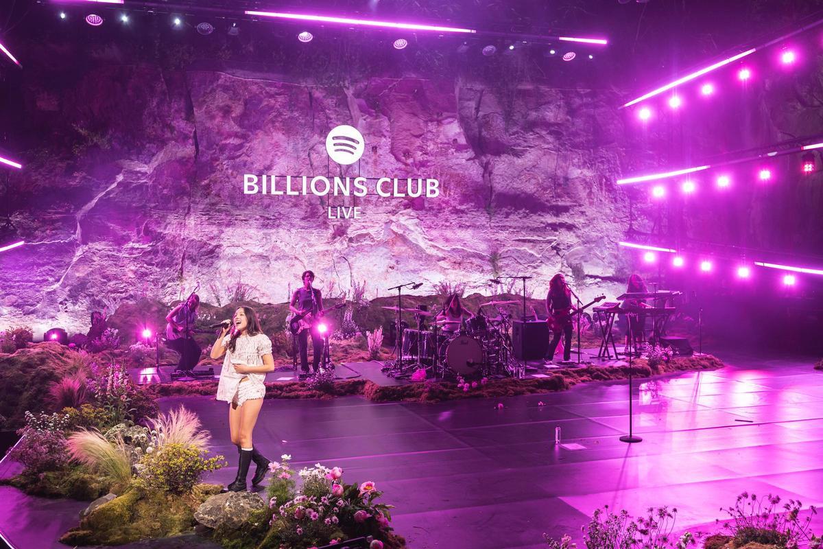 Olivia Rodrigo, en un concierto privado en el Grec previo al Clásico de fútbo