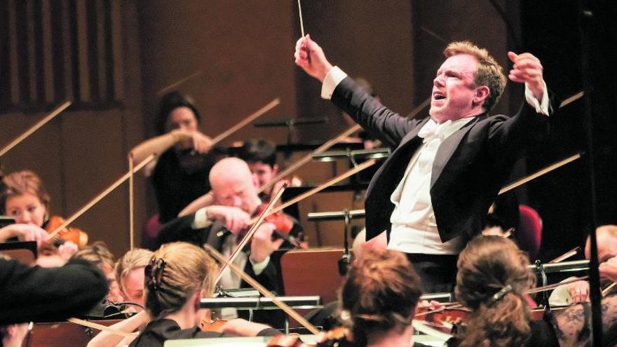 El director de la orquesta, Daniel Harding. |