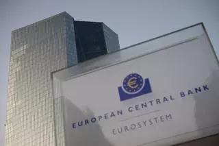 El BCE mantiene los tipos de interés pero rebaja la previsión de inflación
