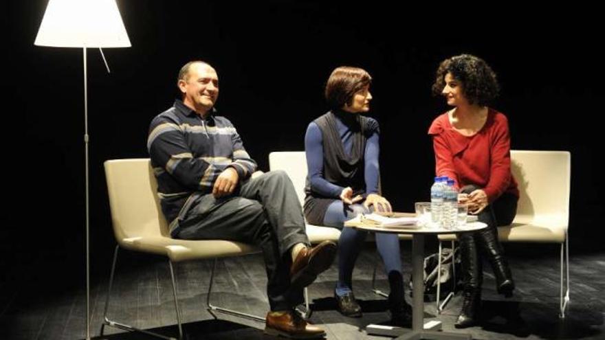 Anxo Regueira, Ada Salas y Yolanda Castaño, ayer durante el recital en el Ágora. / juan varela