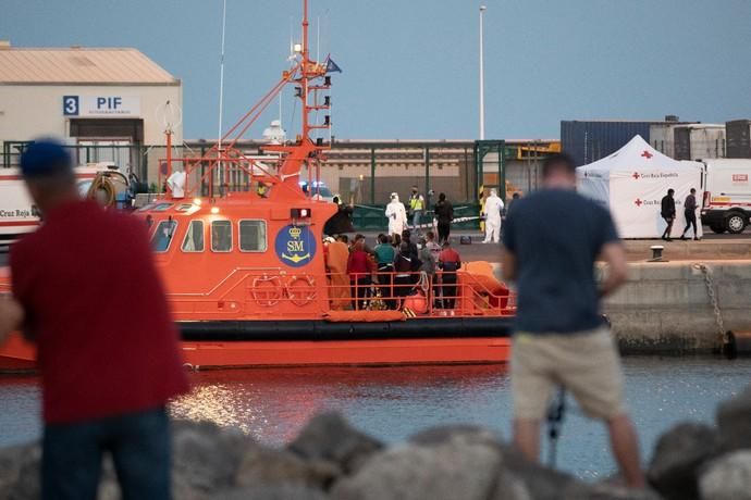 Llegada de una patera a Puerto del Rosario