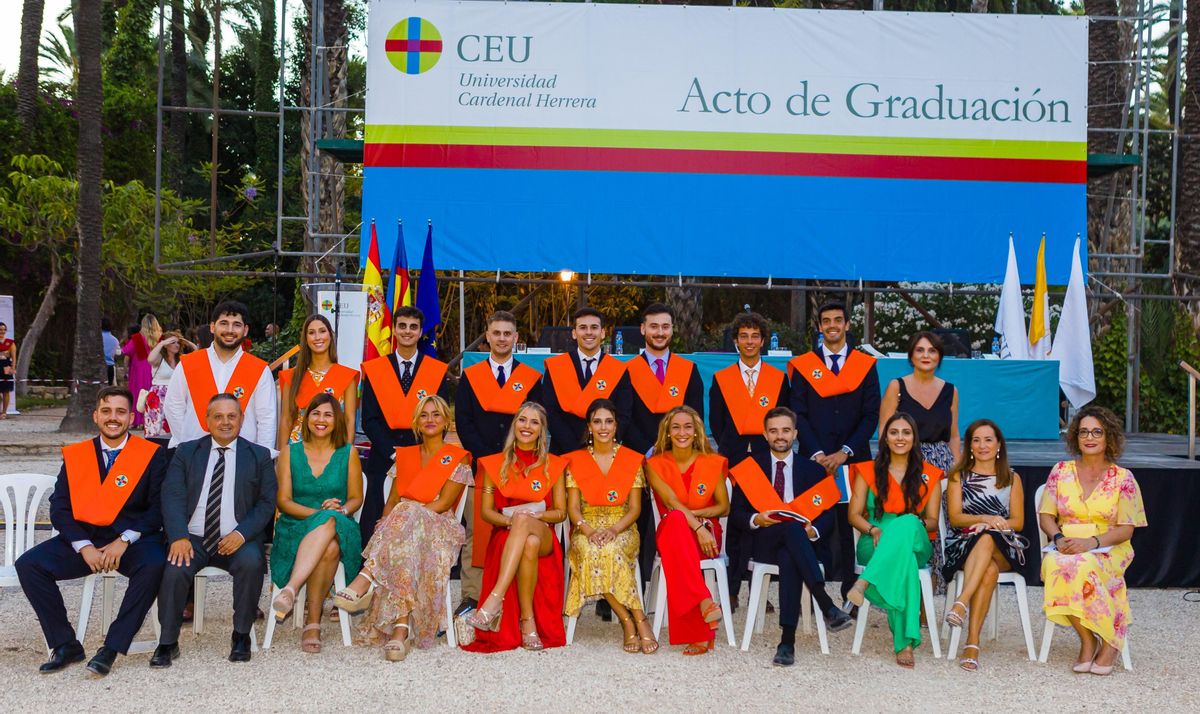Graduados en Empresa y Marketing.