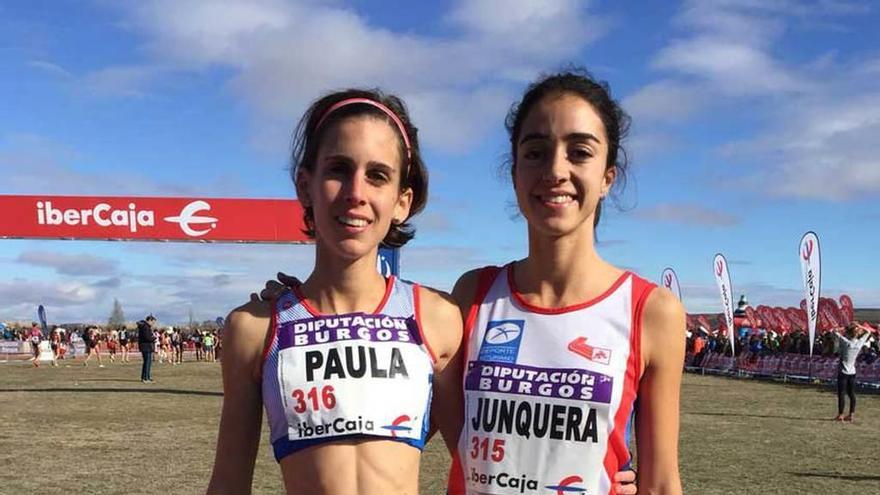 Paula González y Claudia Junquera, en Atapuerca.