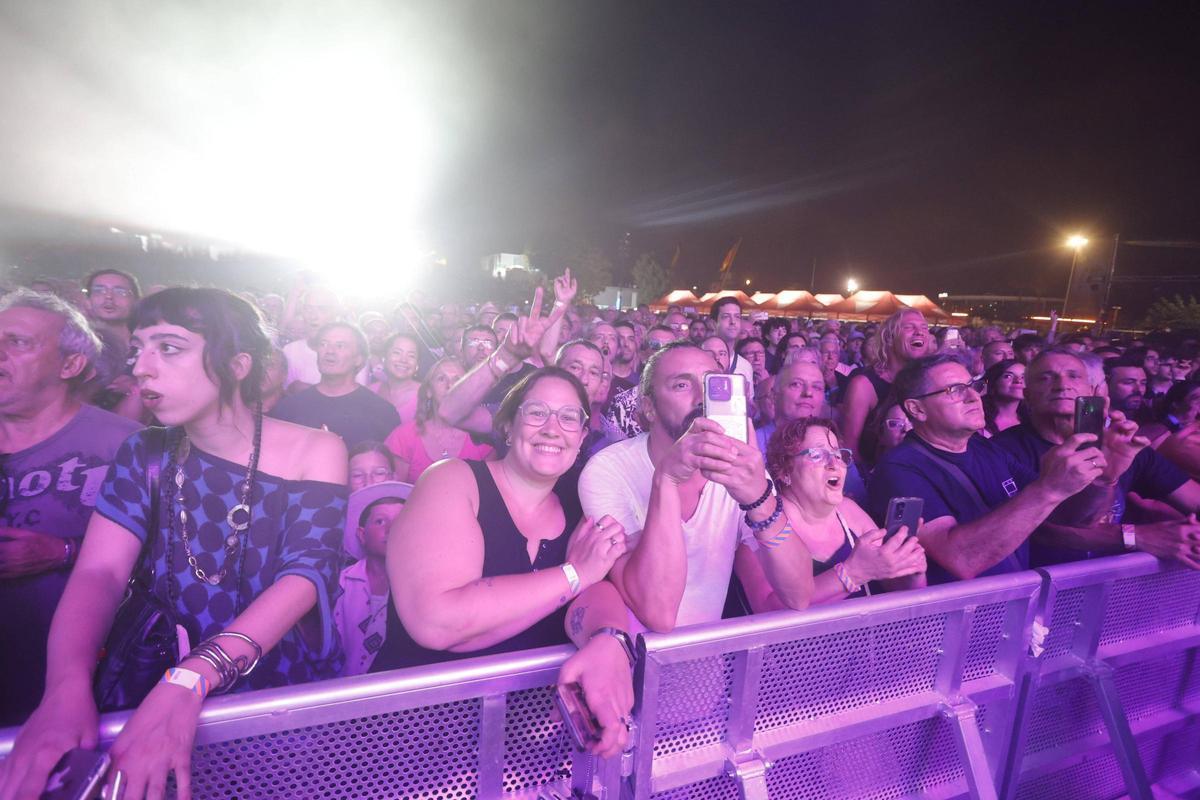 El regreso del legendario guitarrista Carlos Santana a València, en imágenes