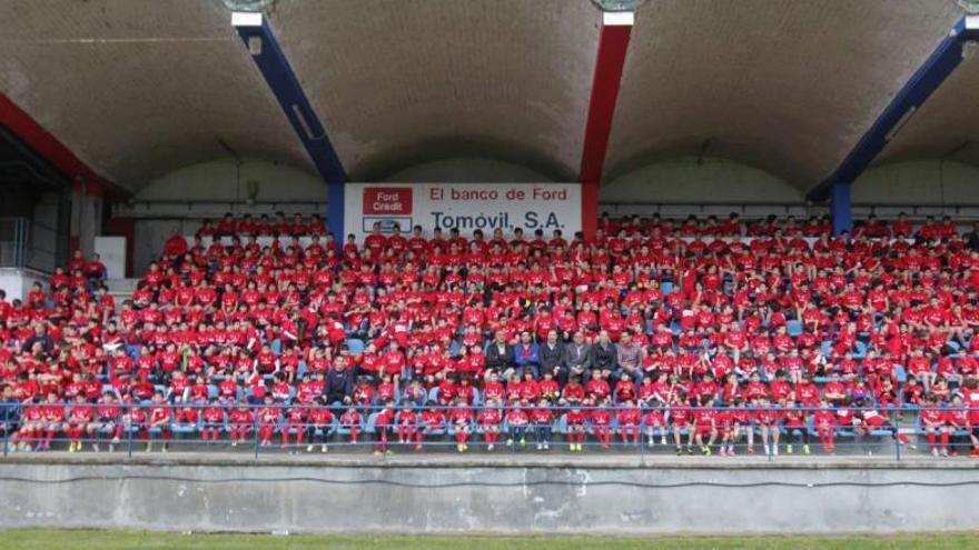 La foto de familia de los integrantes de las categorías de formación del Ourense.