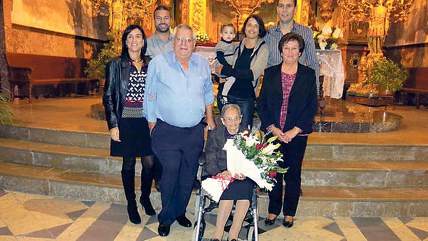 Porreres festeja los 100 años de una vecina