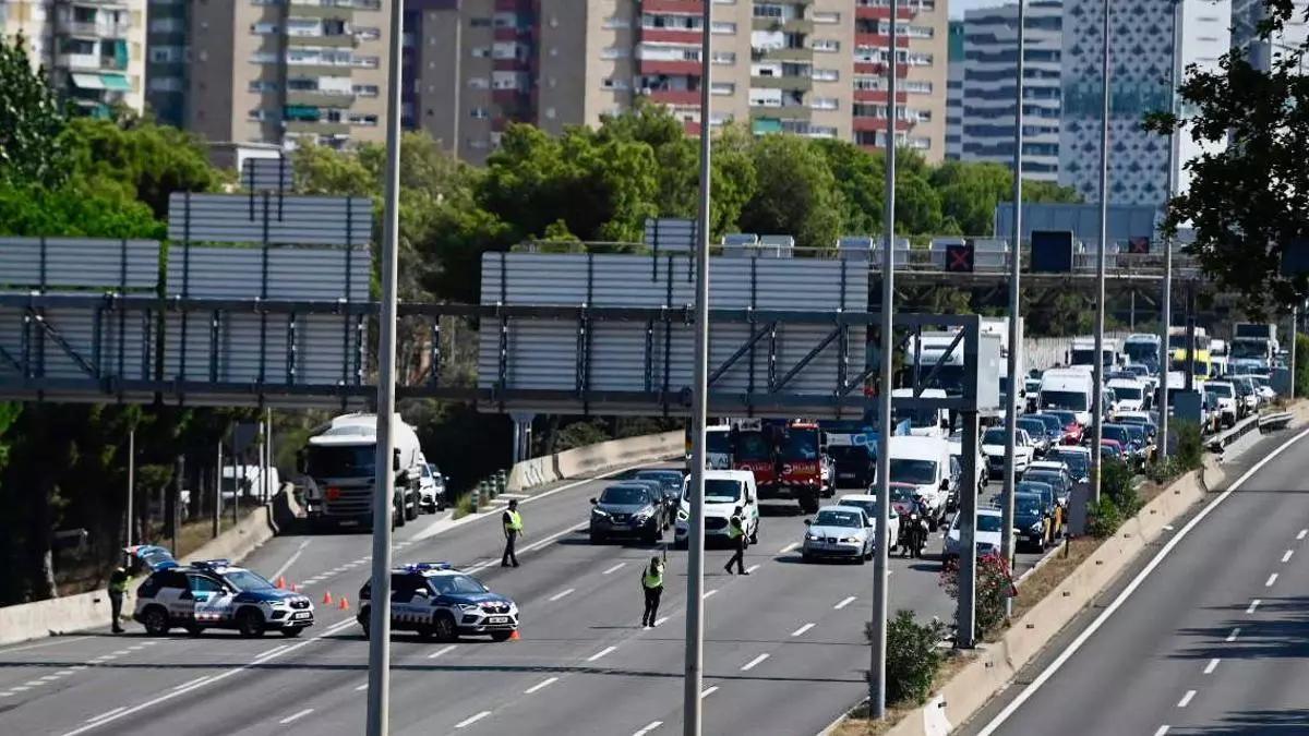 Operatiu de Mossos per trobar Puigdemont a la Gran Via de Barcelona