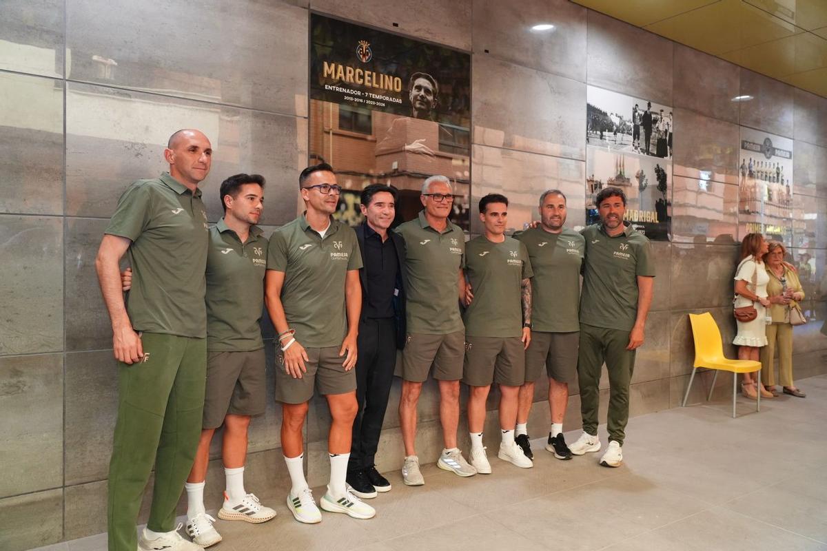 El Villarreal ha homenajeado a Marcelino, dedicándole un azulejo para la historia en el Passeig Groc, el paseo de la fama del Estadio de la Cerámica.
