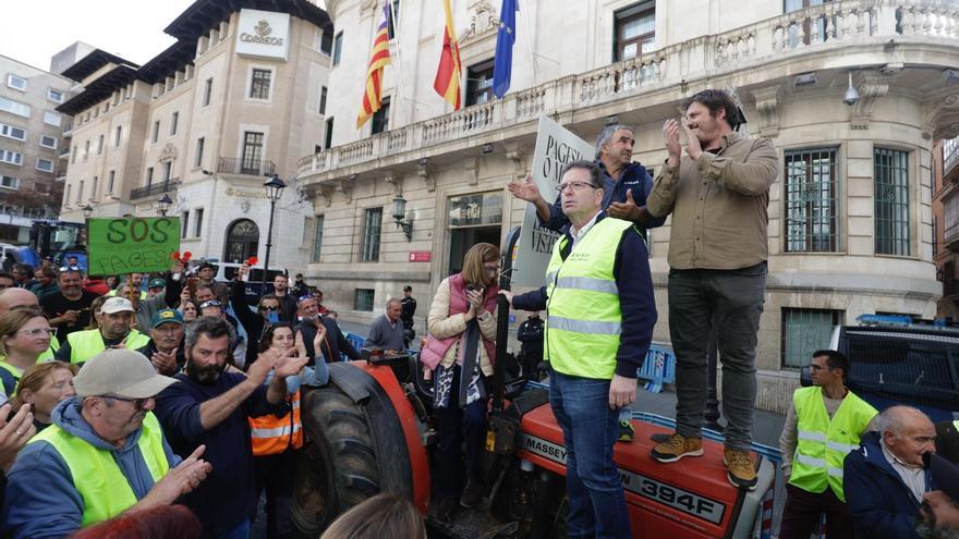 Los dirigentes agrarios a los manifestantes: "Encara som vius. Si no ho solucionam, tornarem"