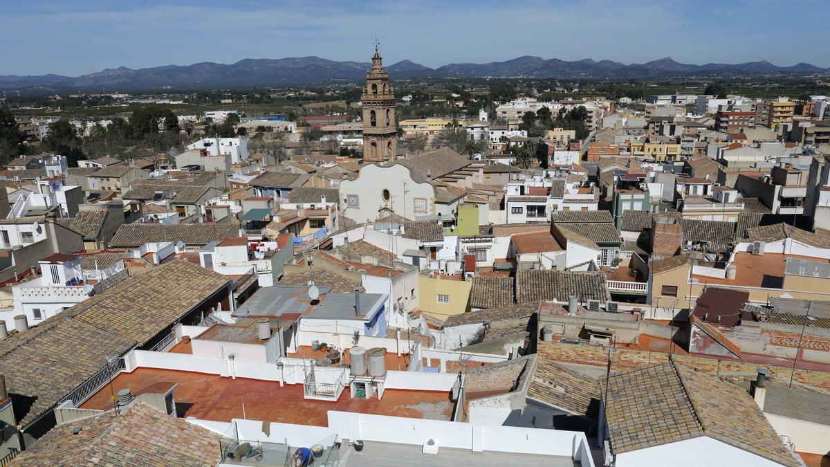 Vistas de Betera desde el Ayuntamiento con la Sierra Calderona al fondo.