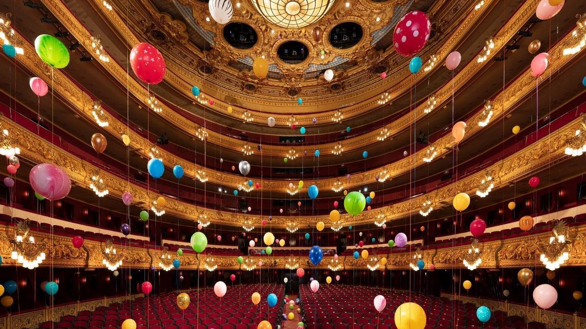 El Liceu se llena de globos en el año de su 175 aniversario