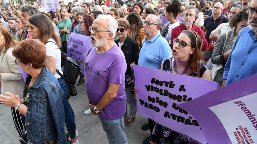 Protesta en repulsa al triple crimen machista en Valga