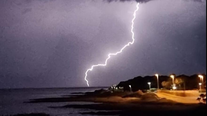 Alerta naranja | Lluvia, granizo y fuertes rachas de viento en Castellón