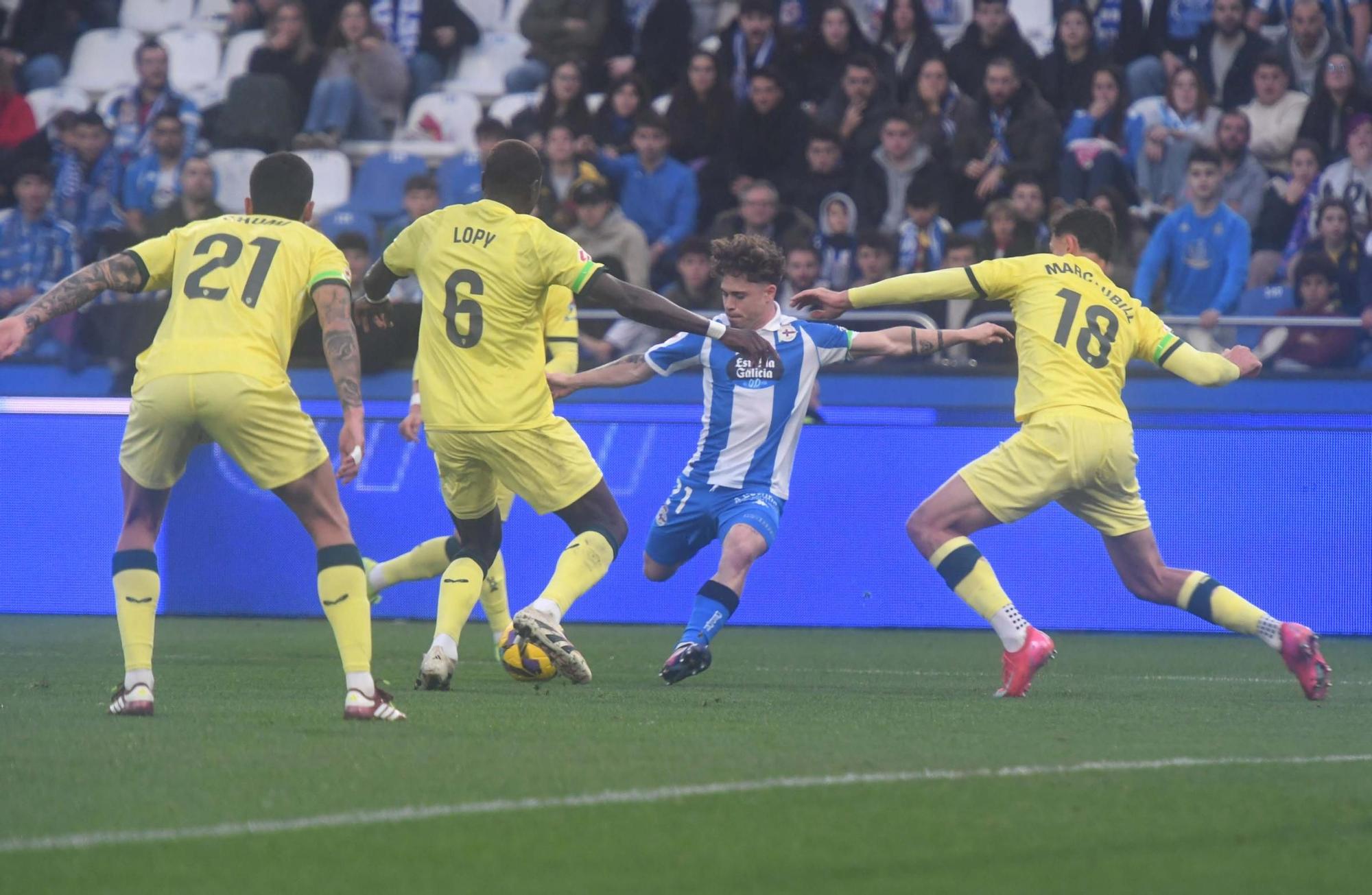 El Deportivo doblega al Almería en Riazor (3-1)