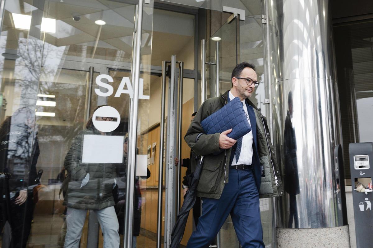 El secretario de Estado de Telecomunicaciones e Infraestructuras Digitales, Antonio Hernando, a su llegada a los juzgados de Plaza de Castilla, a 2 de febrero de 2026, en Madrid (España).