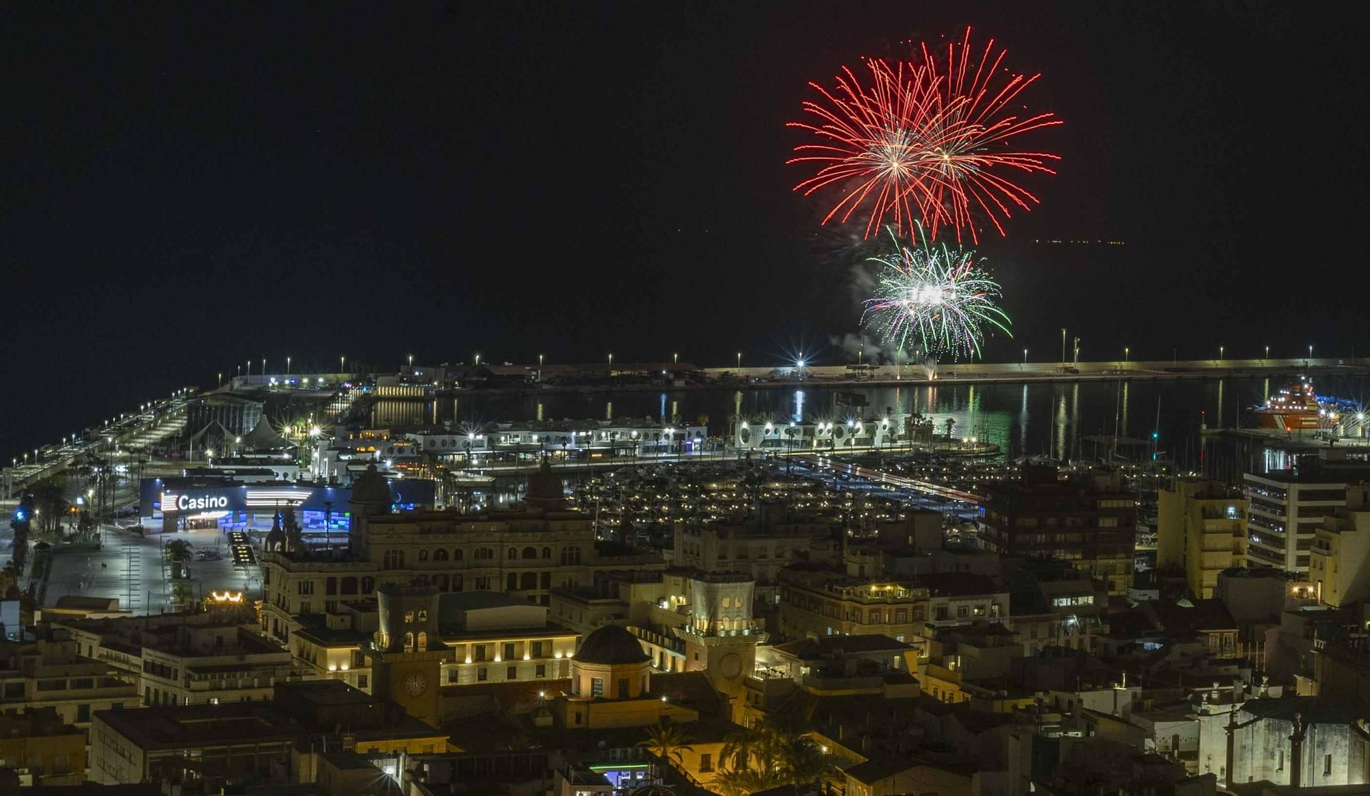 El castillo por el 9 d'Octubre lanzado en Alicante por Coeters Dragons