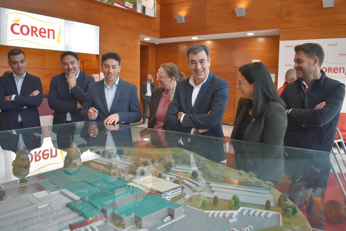 Visita a las instalaciones de Coren en Ourense del conselleiro Roman Rodríguez.