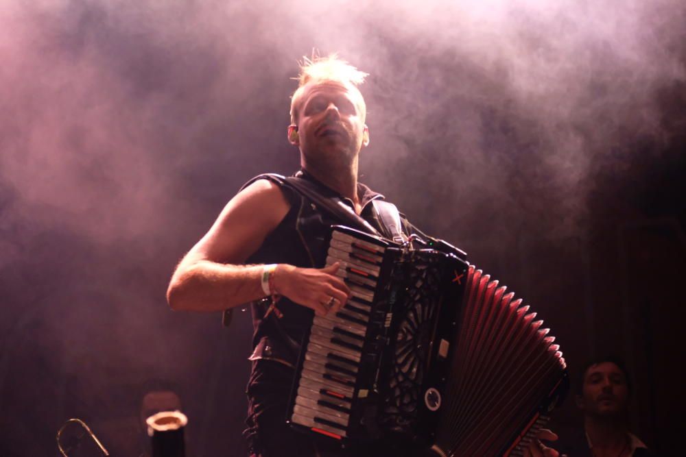 La Pegatina actúa en el festival Rabolagartija