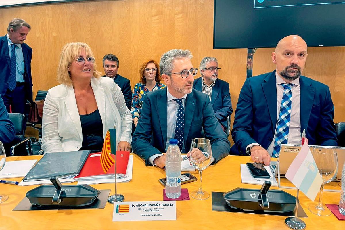 La delegación valenciana, con el conseller Arcadi España al frente, en el CPFF.
