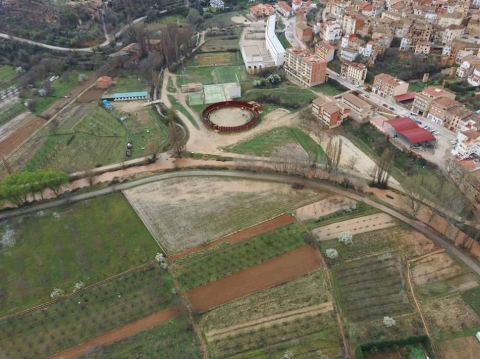 El río Túria se desborda a su paso por Ademuz